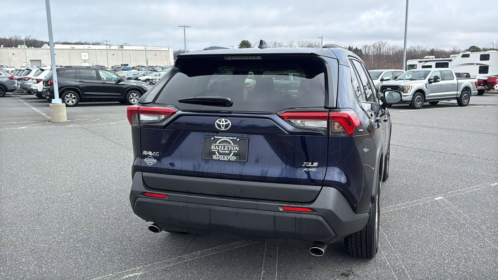 Used 2020 Toyota RAV4 XLE w/ XLE Grade Weather Package image 7