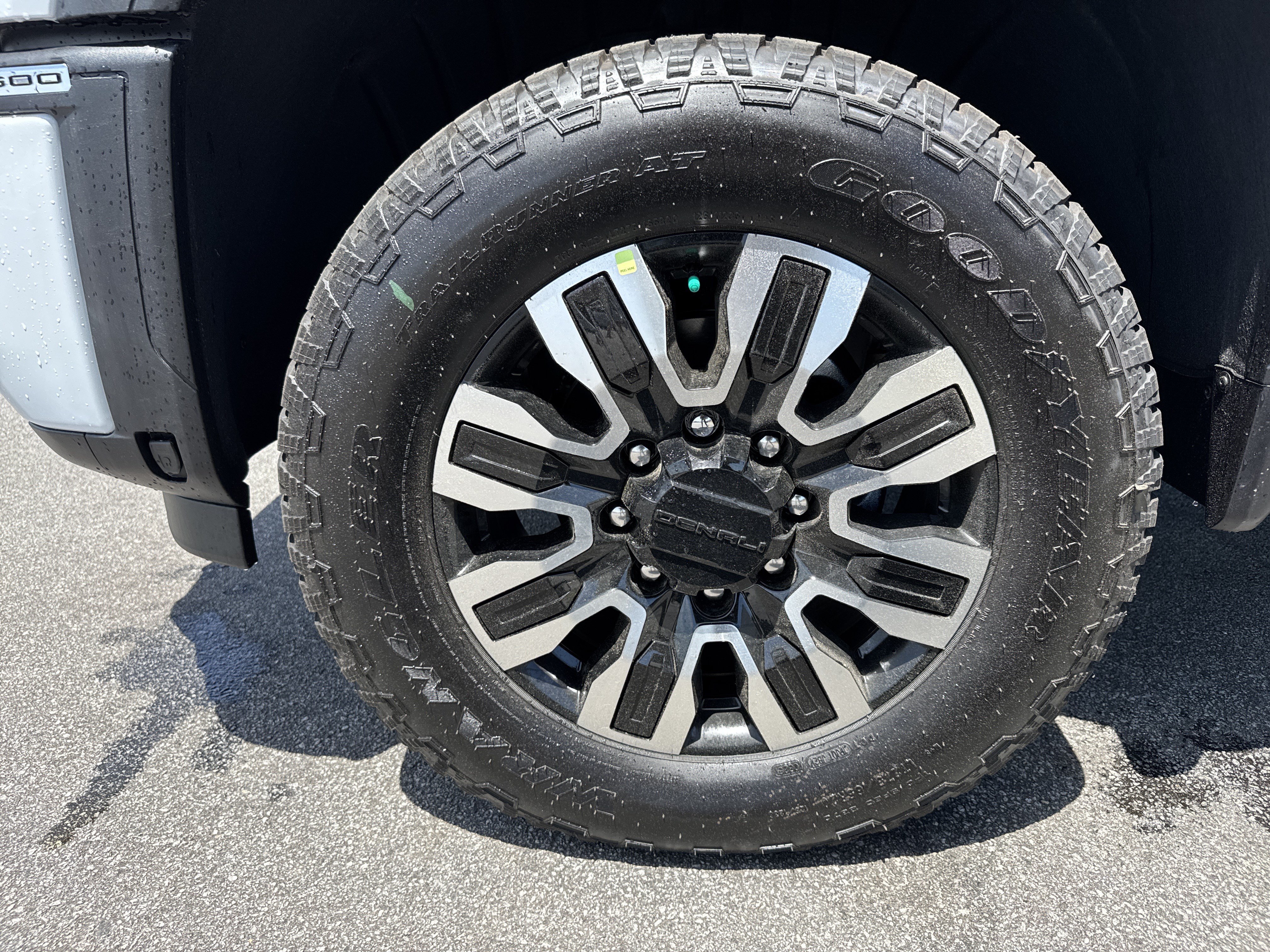 New 2026 GMC Sierra 2500 Denali Ultimate AWD/4WD image 13