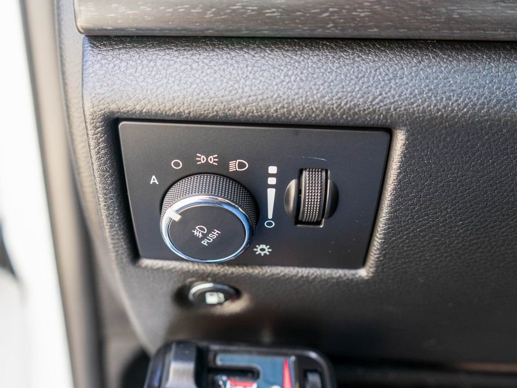 Used 2017 Jeep Grand Cherokee Altitude image 19