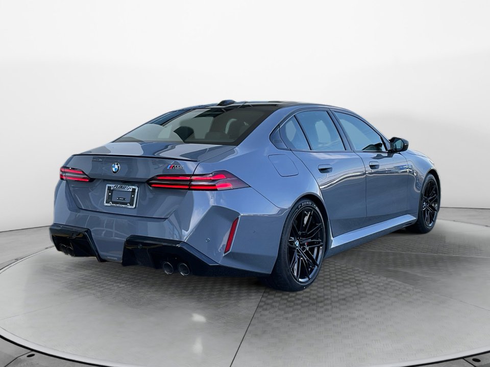 Used 2026 BMW M5 w/ Executive Package image 7