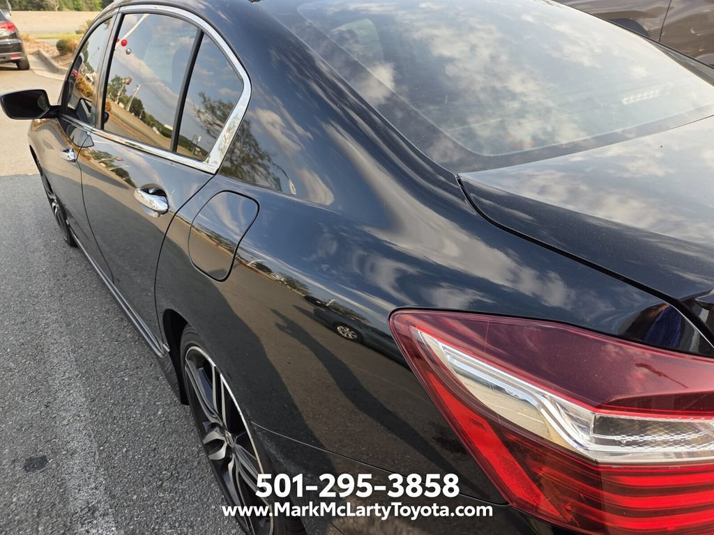 Used 2017 Honda Accord Sport image 8