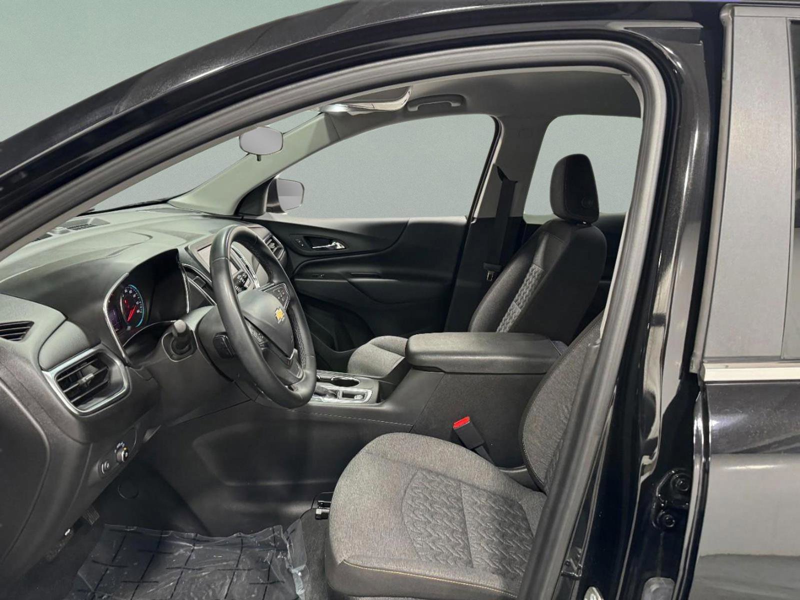 Used 2023 Chevrolet Equinox LT w/ Driver Convenience Package image 25