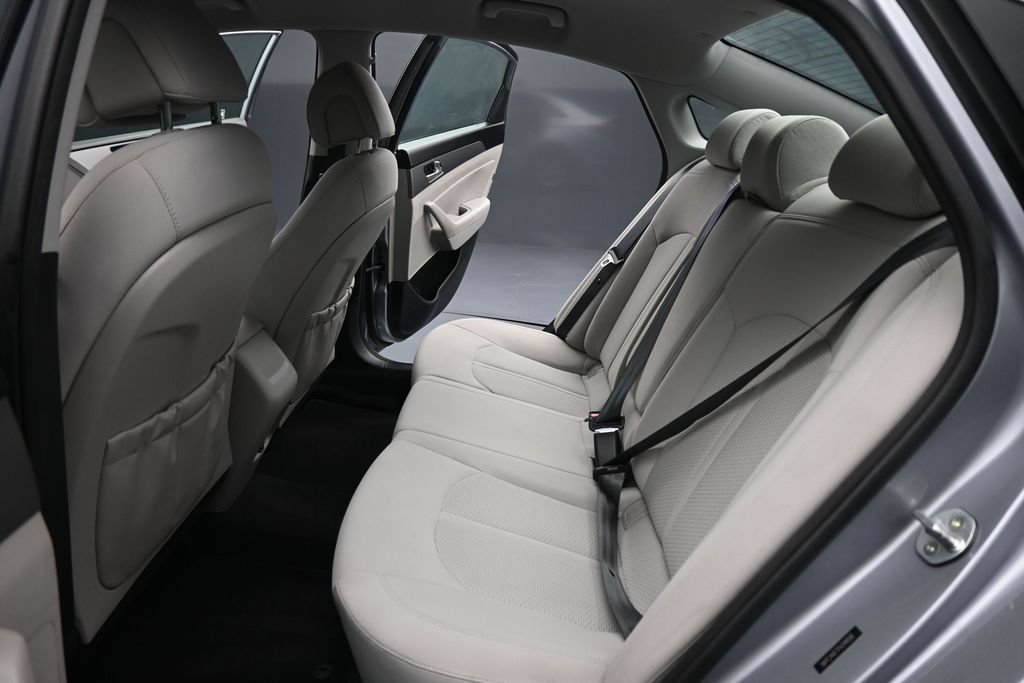 Used 2015 Hyundai Sonata SE w/ Option Group 09 FWD image 16
