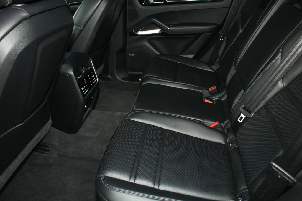 Used 2019 Porsche Cayenne Turbo AWD/4WD image 25