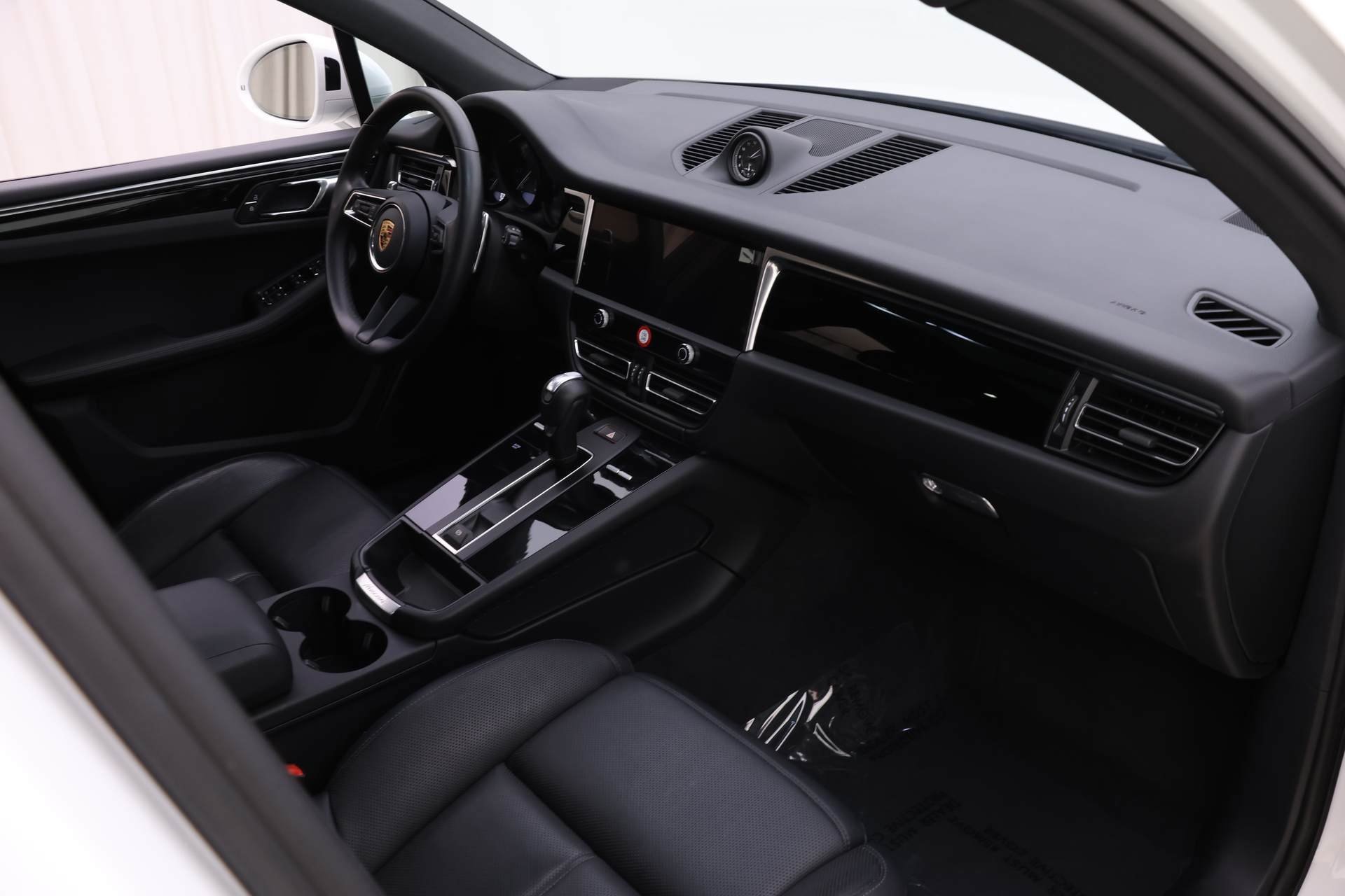 Certified 2024 Porsche Macan image 22