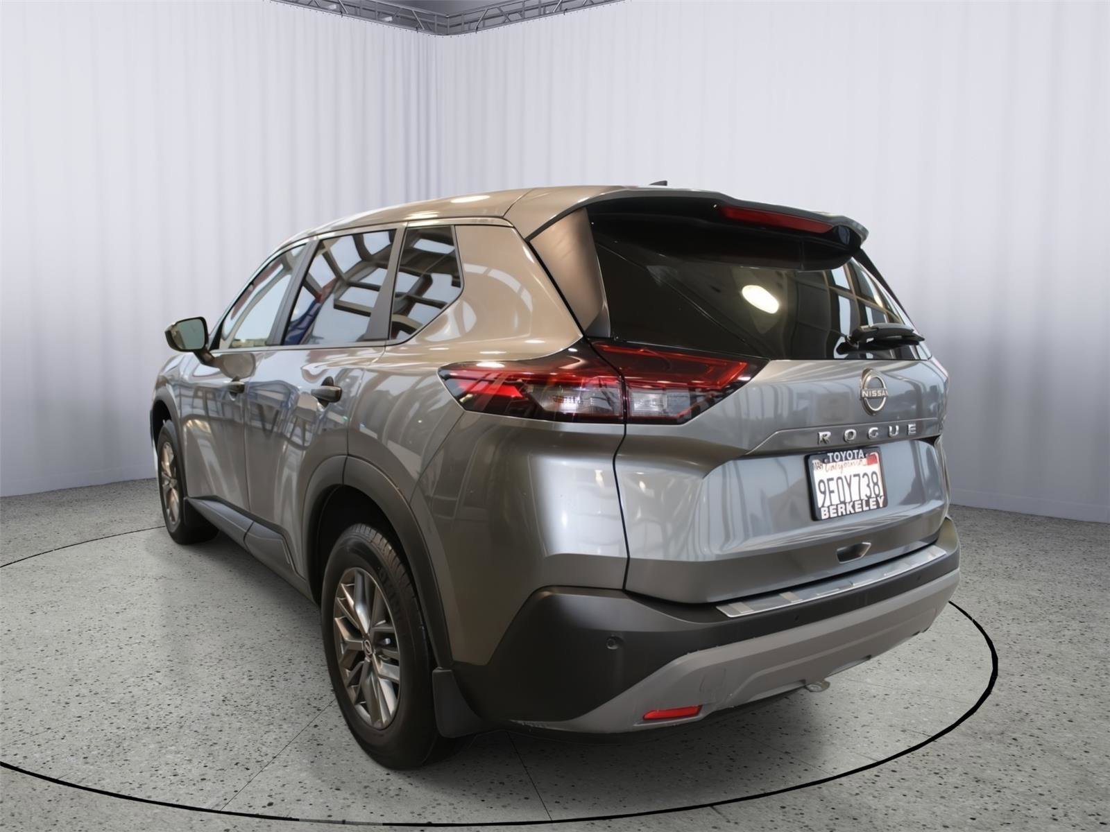 Used 2023 Nissan Rogue S image 6