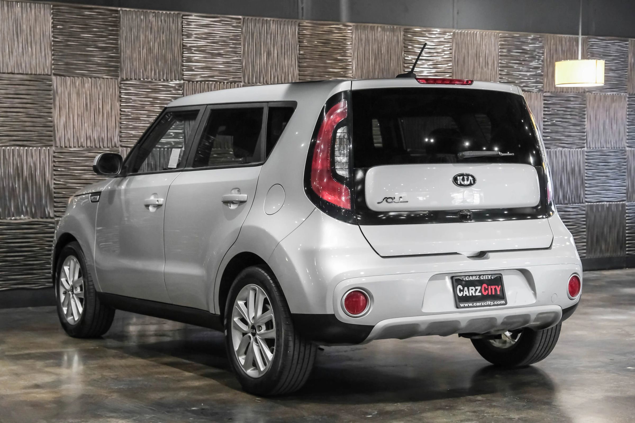 Used 2019 Kia Soul + image 10