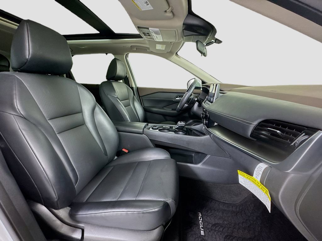 Used 2023 Nissan Rogue SV w/ SV Premium Package image 25
