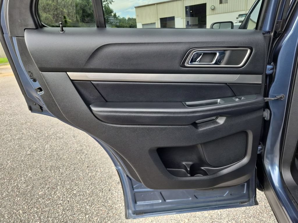 Used 2018 Ford Explorer XLT FWD image 28