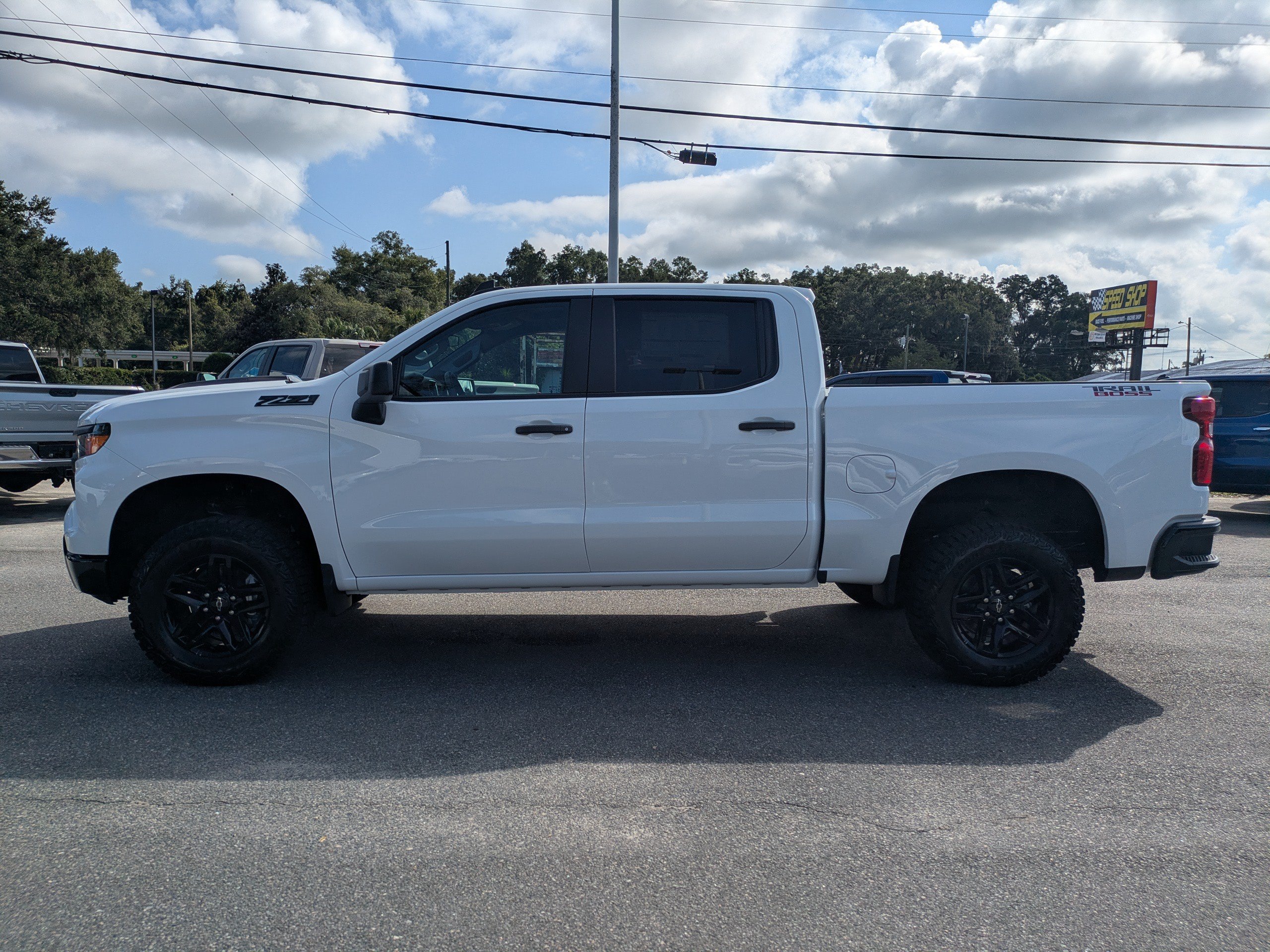 New 2026 Chevrolet Silverado 1500 Custom Trail Boss w/ LPO, Dark Essentials Package AWD/4WD image 7
