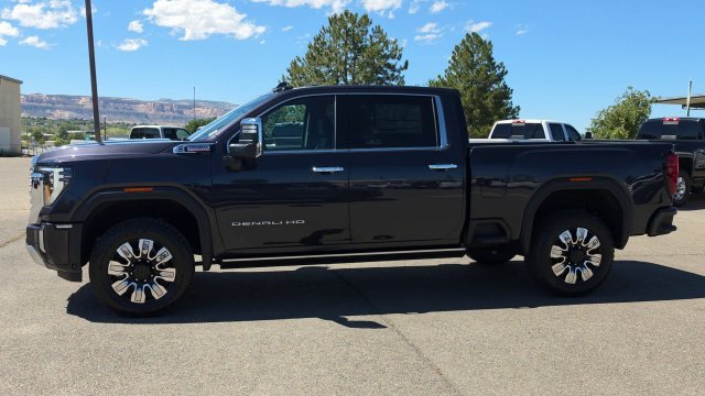 New 2026 GMC Sierra 3500 Denali w/ Denali Reserve Package AWD/4WD image 6