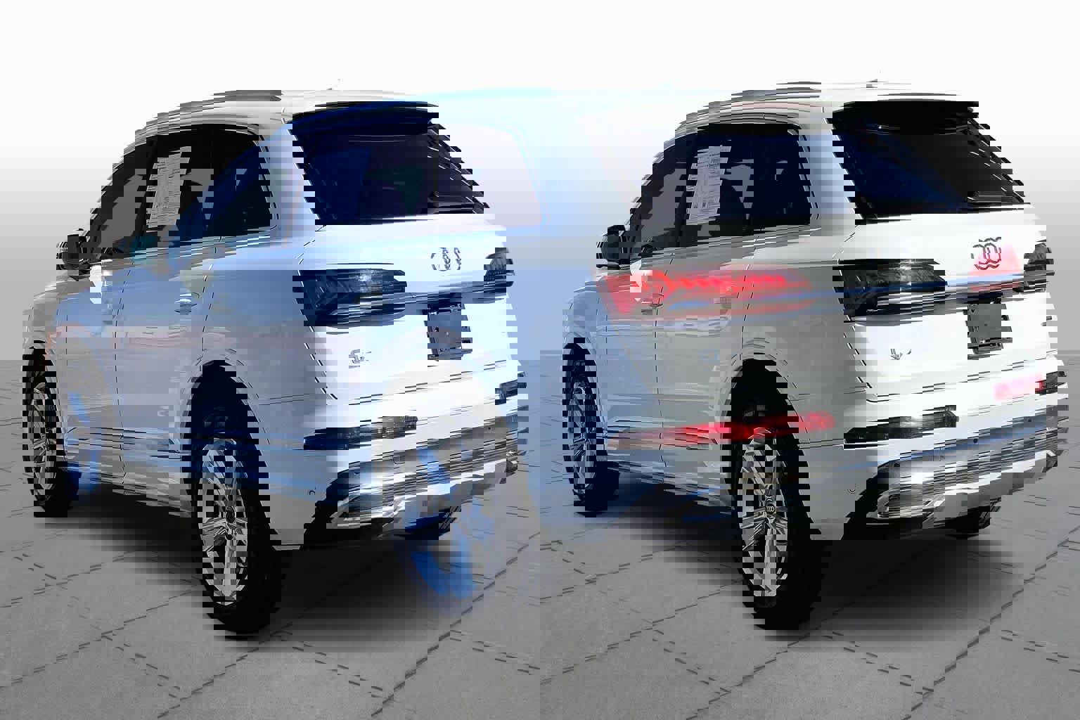 Used 2023 Audi Q7 Premium Plus image 11