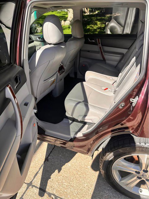 Used 2012 Toyota Highlander Limited w/ Tow Pkg FWD image 13