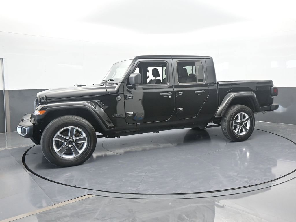 Used 2024 Jeep Gladiator Sport w/ Premium Package image 2