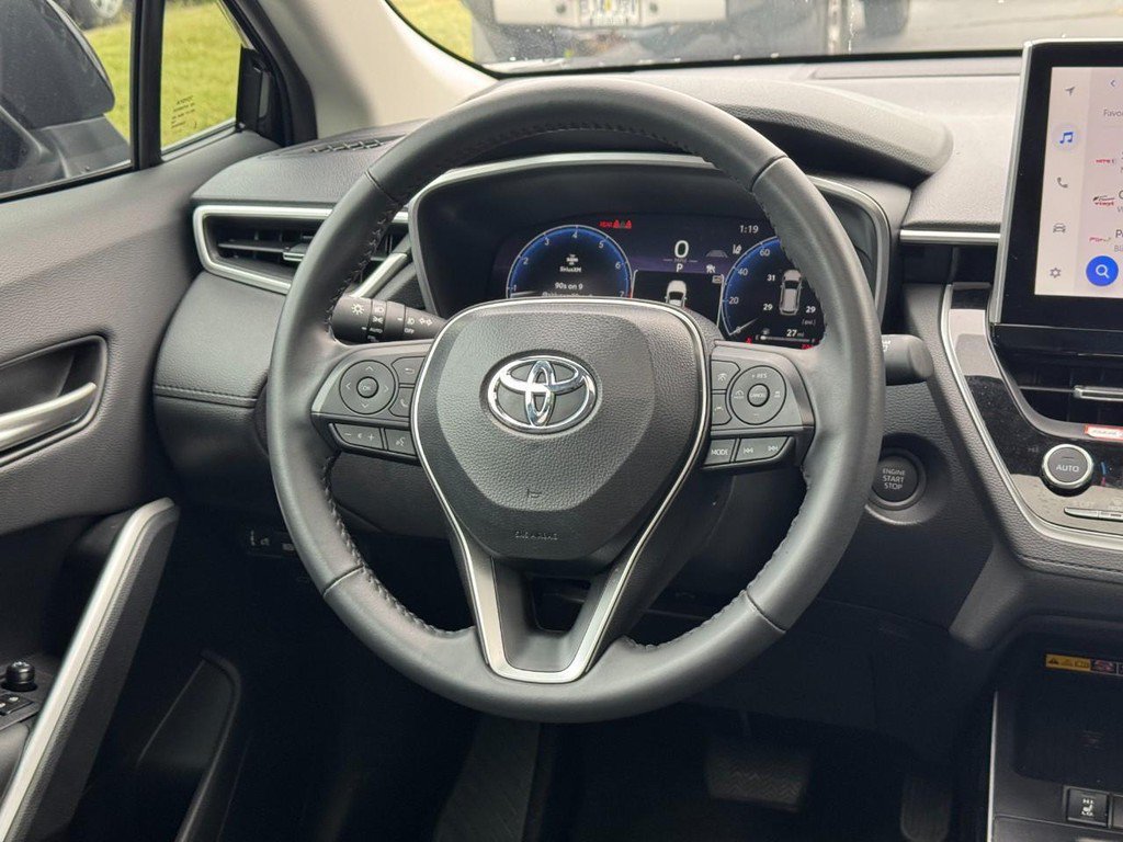 Used 2026 Toyota Corolla Cross XLE w/ Convenience Package FWD image 17
