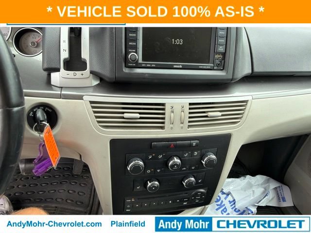 Used 2010 Volkswagen Routan SE FWD image 21