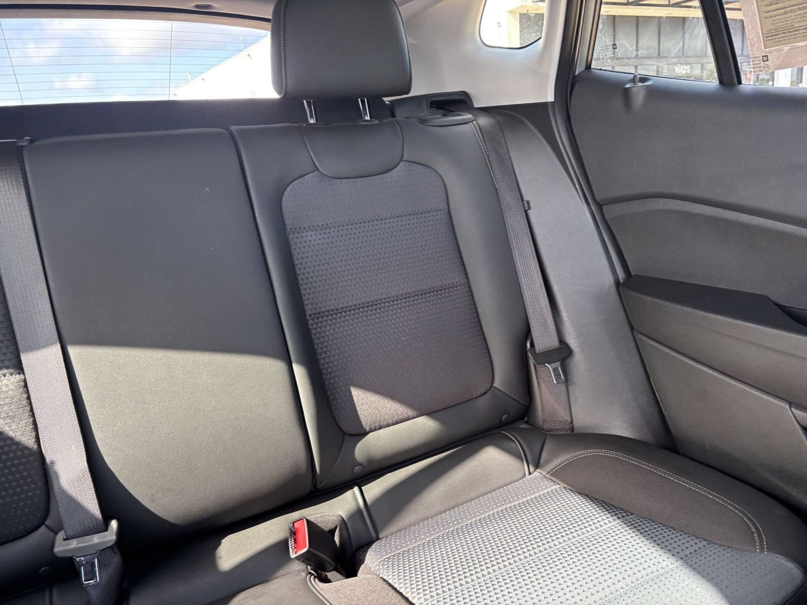 Used 2025 Chevrolet Trax LT w/ LT Convenience Package FWD image 36
