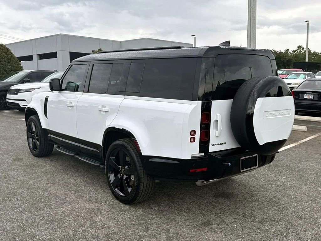 New 2025 Land Rover Defender 130 X-Dynamic SE image 4
