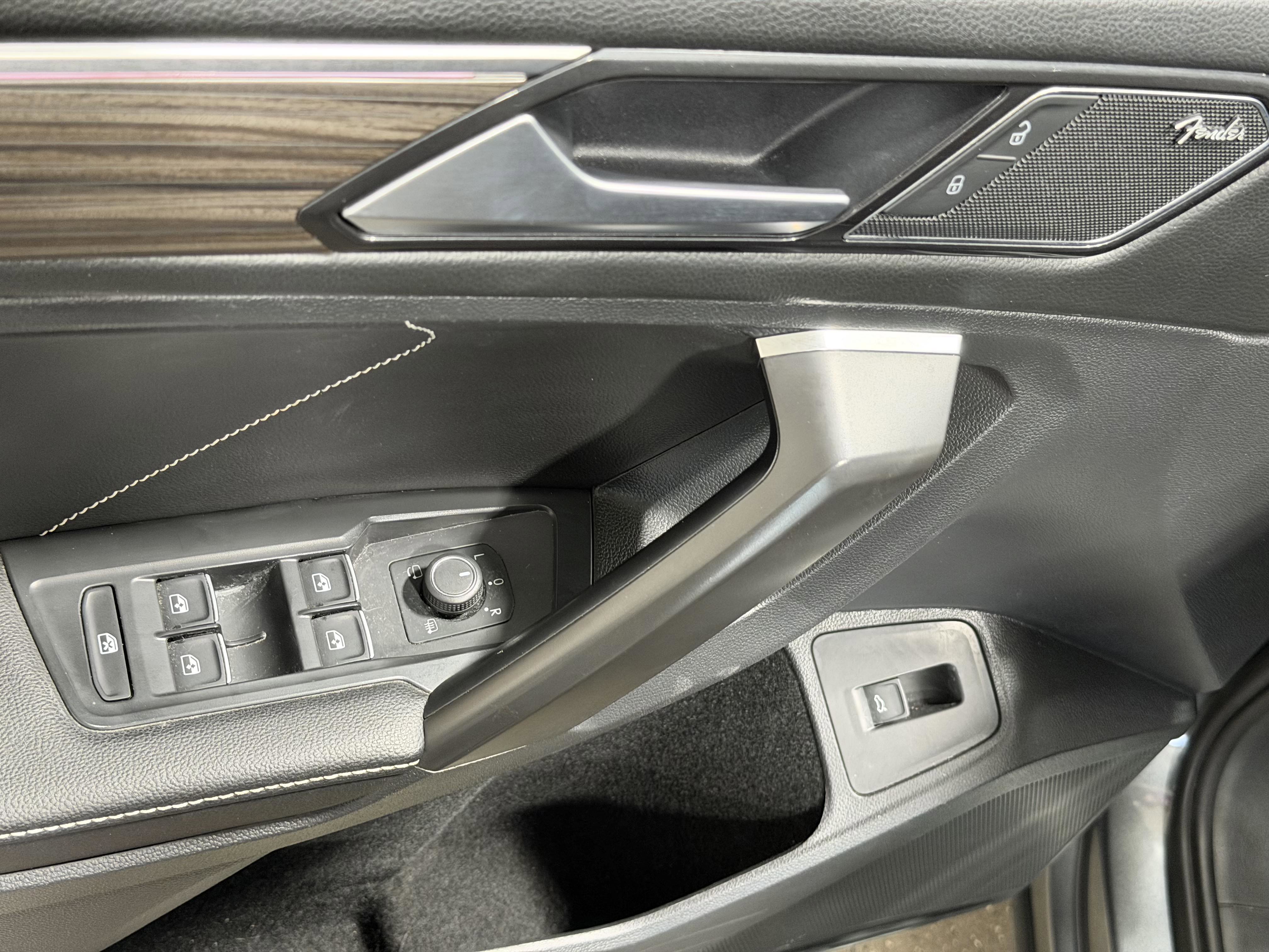 Used 2022 Volkswagen Tiguan SEL R-Line image 10