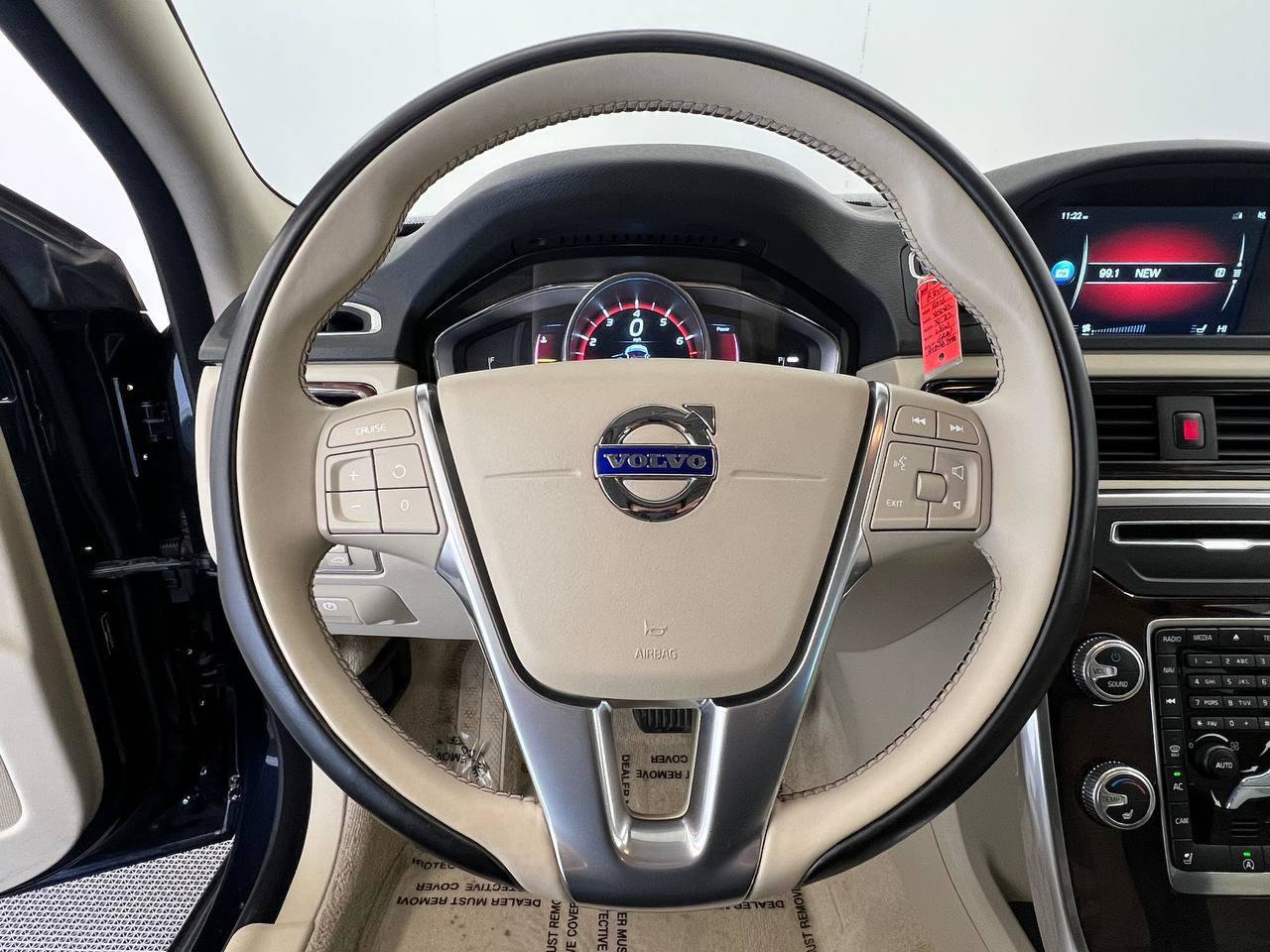 Used 2016 Volvo XC70 T5 Premier w/ Proximity Package FWD image 15