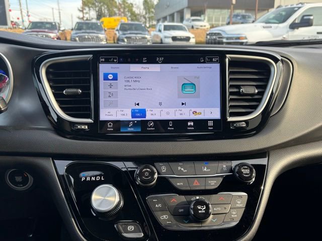 New 2026 Chrysler Voyager LX image 20