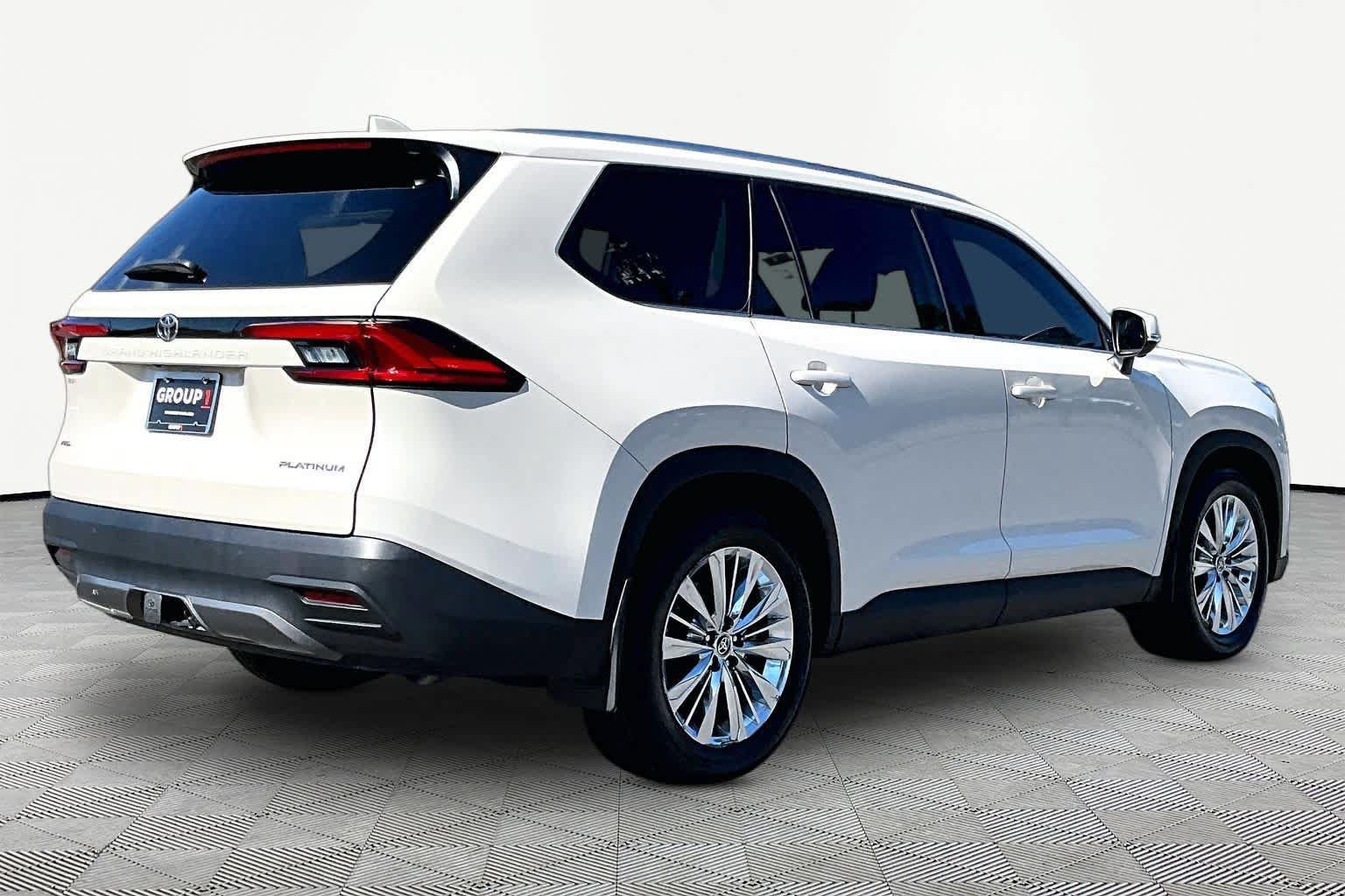 Used 2024 Toyota Grand Highlander AWD image 12