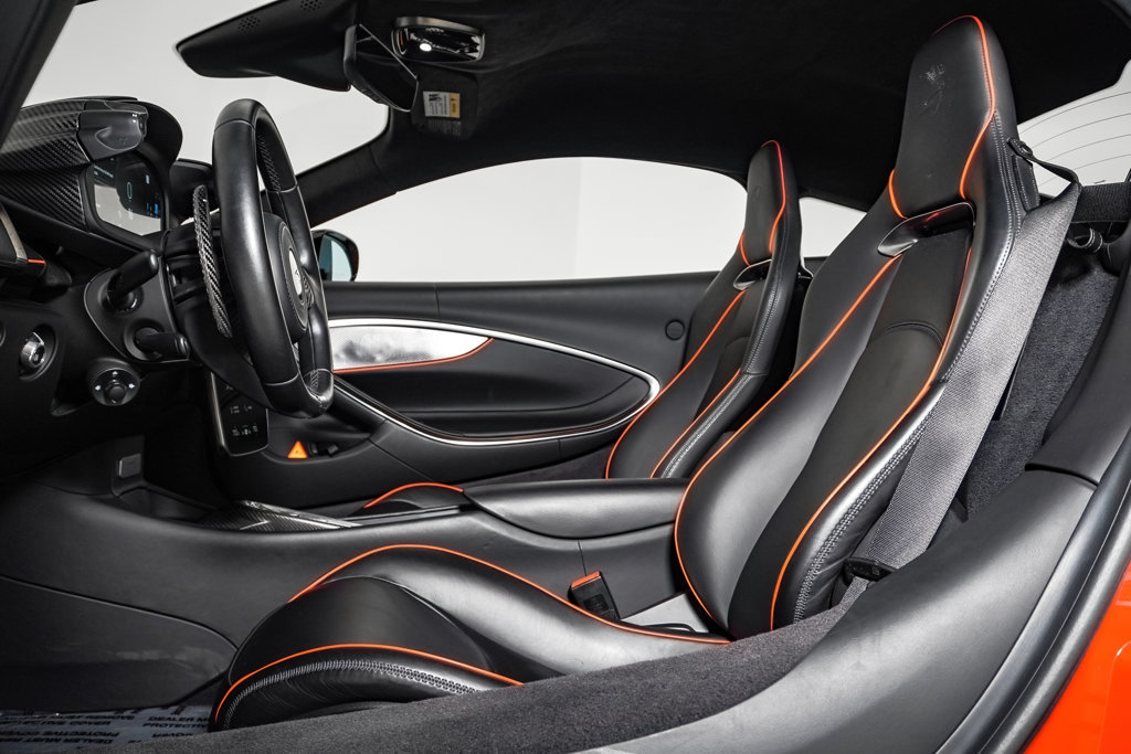 Used 2023 McLaren Artura RWD image 22