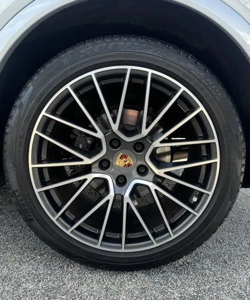 Used 2019 Porsche Cayenne AWD/4WD image 16