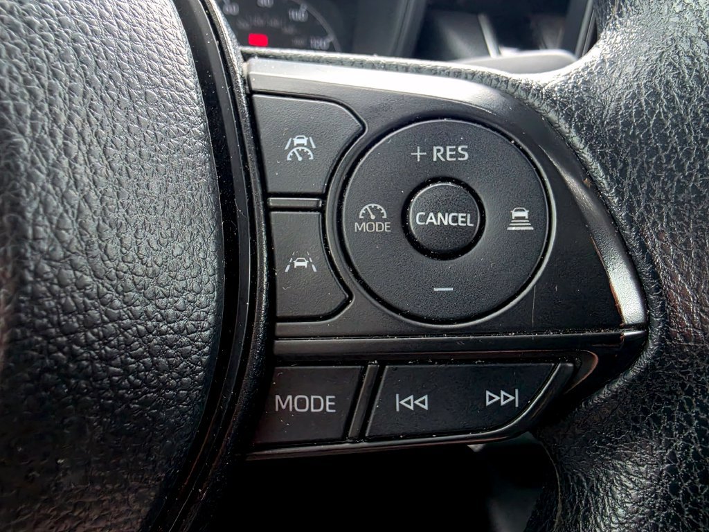 Used 2025 Toyota Corolla LE FWD image 17