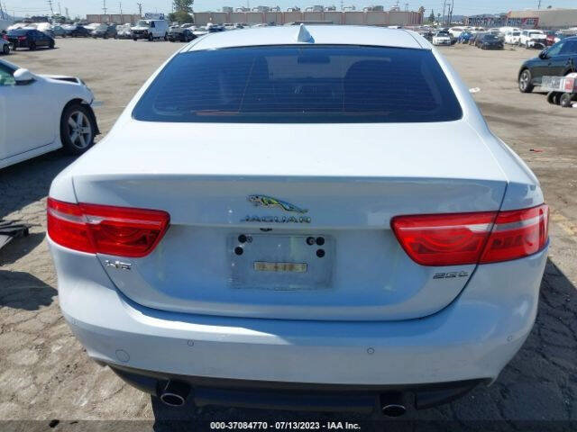 Used 2017 Jaguar XE Premium RWD image 20