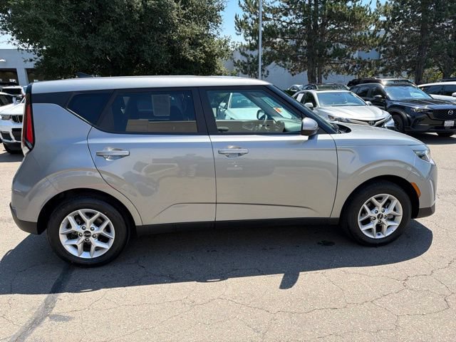 Certified 2025 Kia Soul LX w/ LX Technology Package FWD image 5