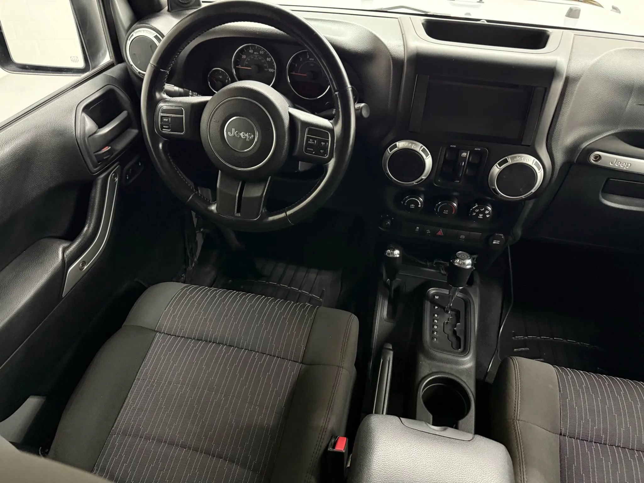 Used 2011 Jeep Wrangler Unlimited Sahara image 21