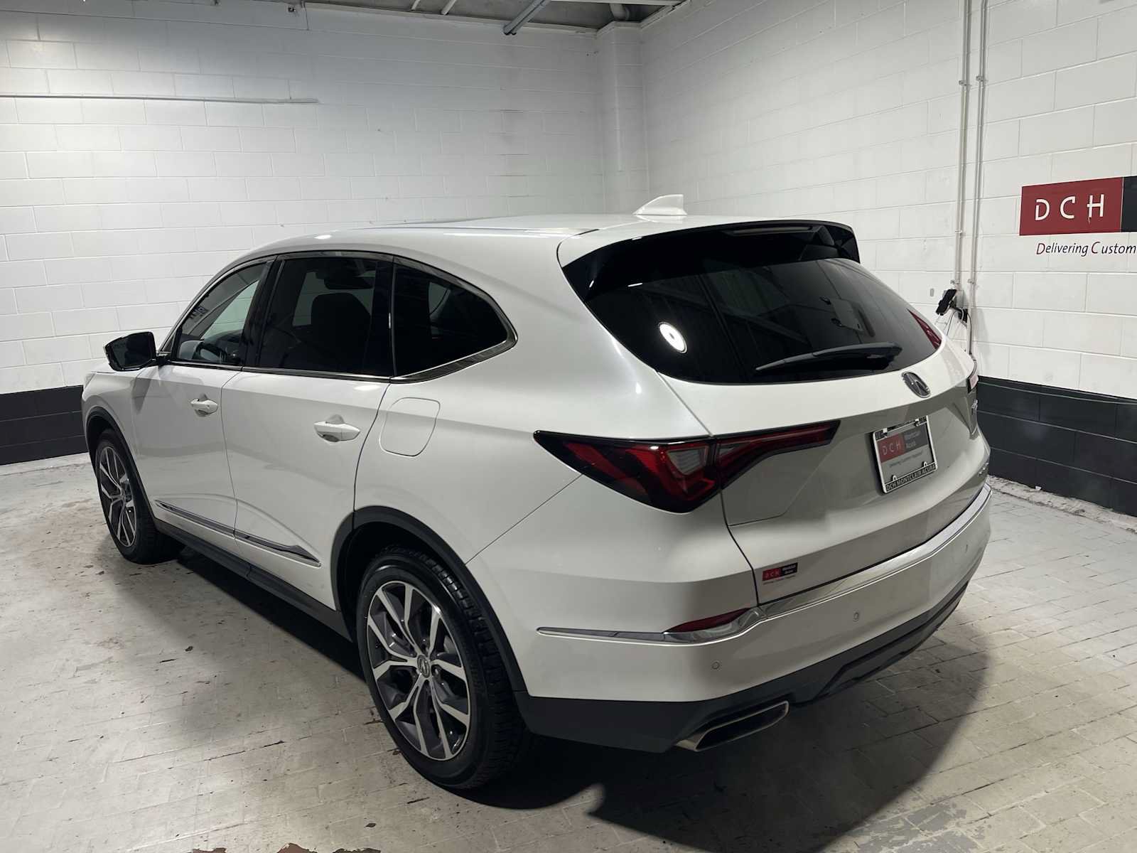 Certified 2022 Acura MDX w/ Technology Package AWD/4WD image 4