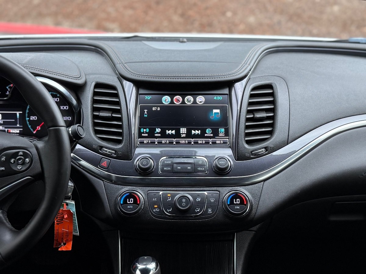 Used 2016 Chevrolet Impala LT FWD image 22