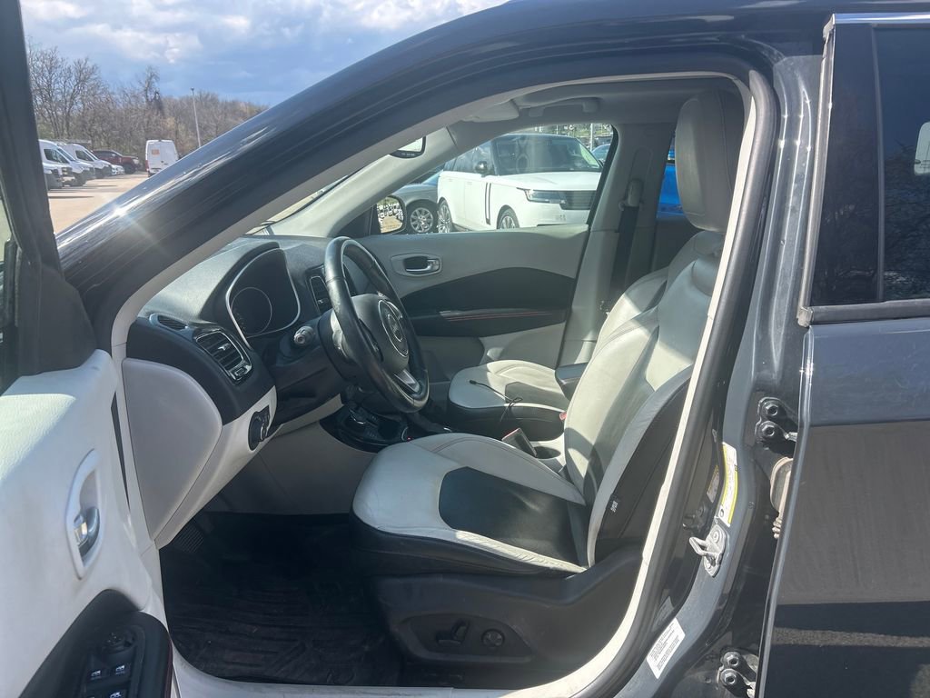 Used 2018 Jeep Compass Limited w/ Navigation Group AWD/4WD image 10