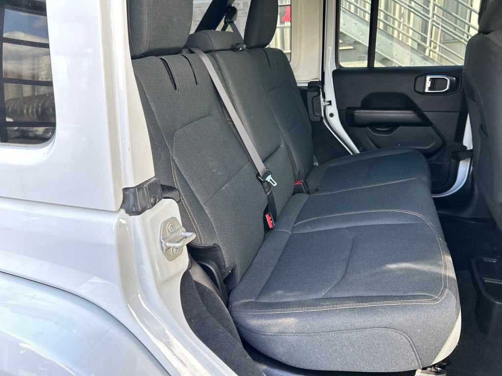 Used 2024 Jeep Wrangler Unlimited Sahara AWD/4WD image 29