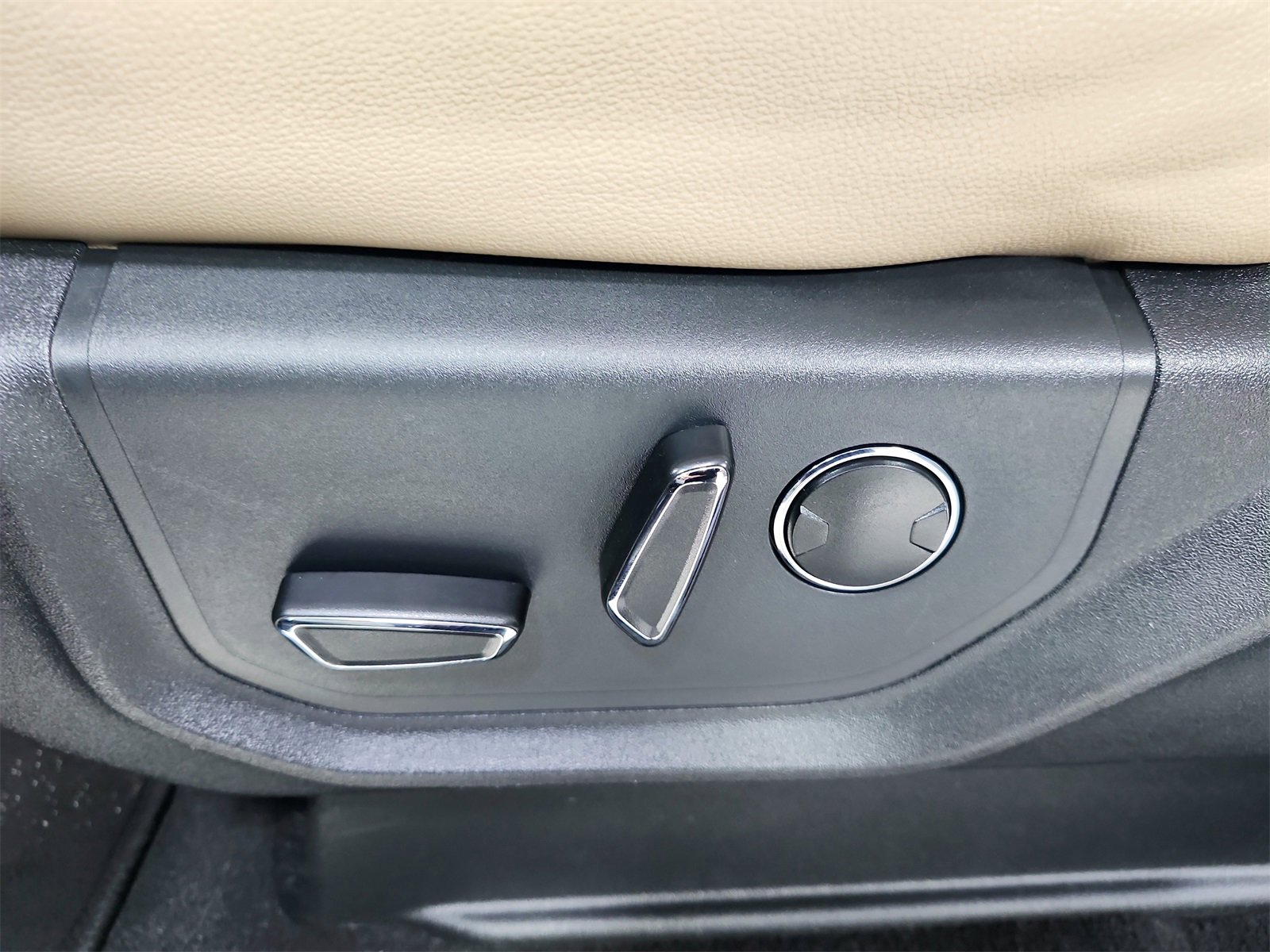 Used 2024 Ford Expedition Limited image 20