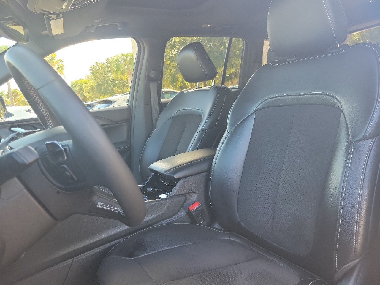Used 2023 Jeep Grand Cherokee Altitude AWD/4WD image 18