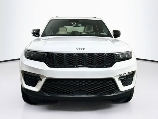 Used 2023 Jeep Grand Cherokee Limited w/ Black Appearance Package AWD/4WD image 2