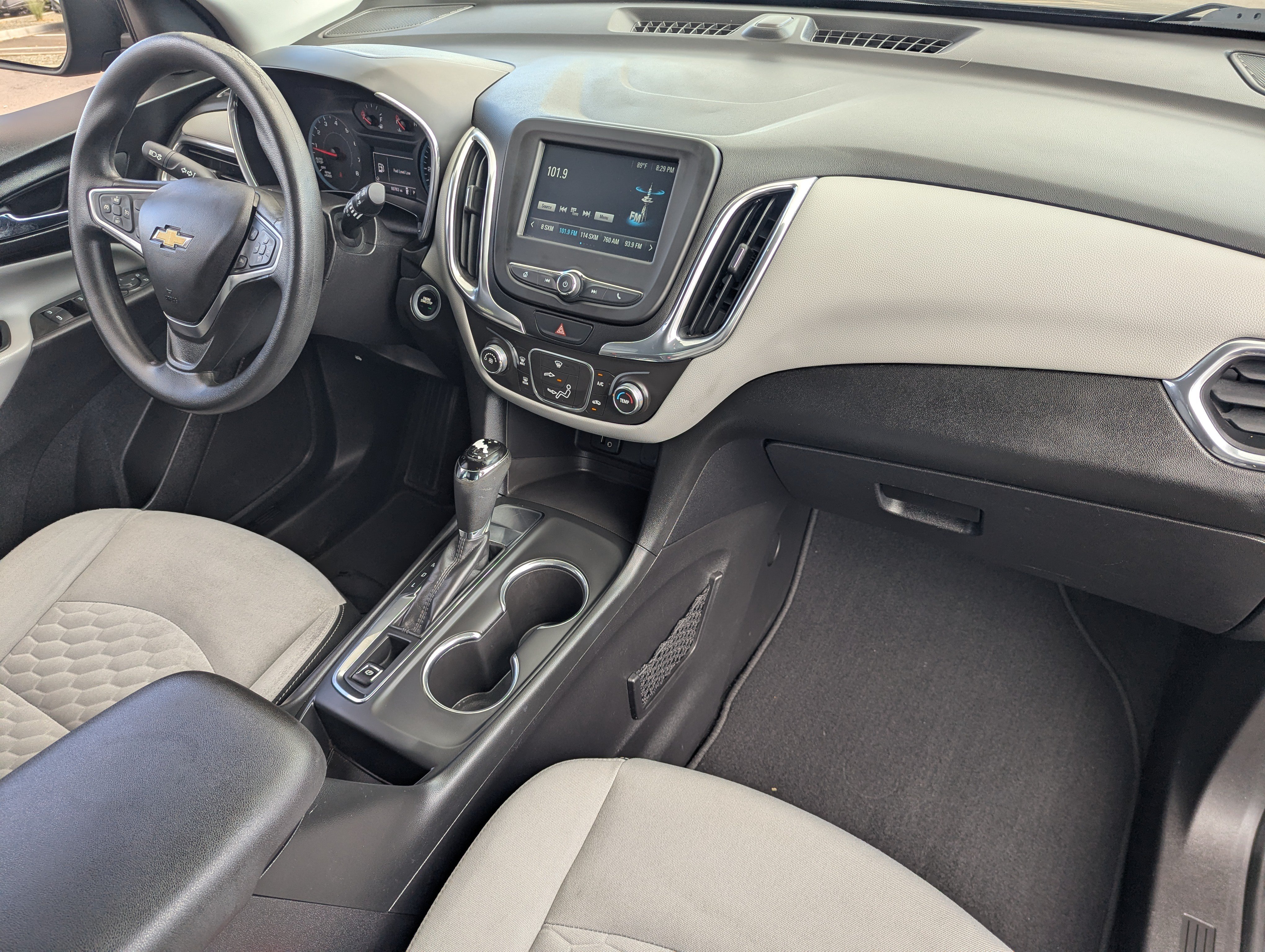 Used 2018 Chevrolet Equinox LS FWD image 12