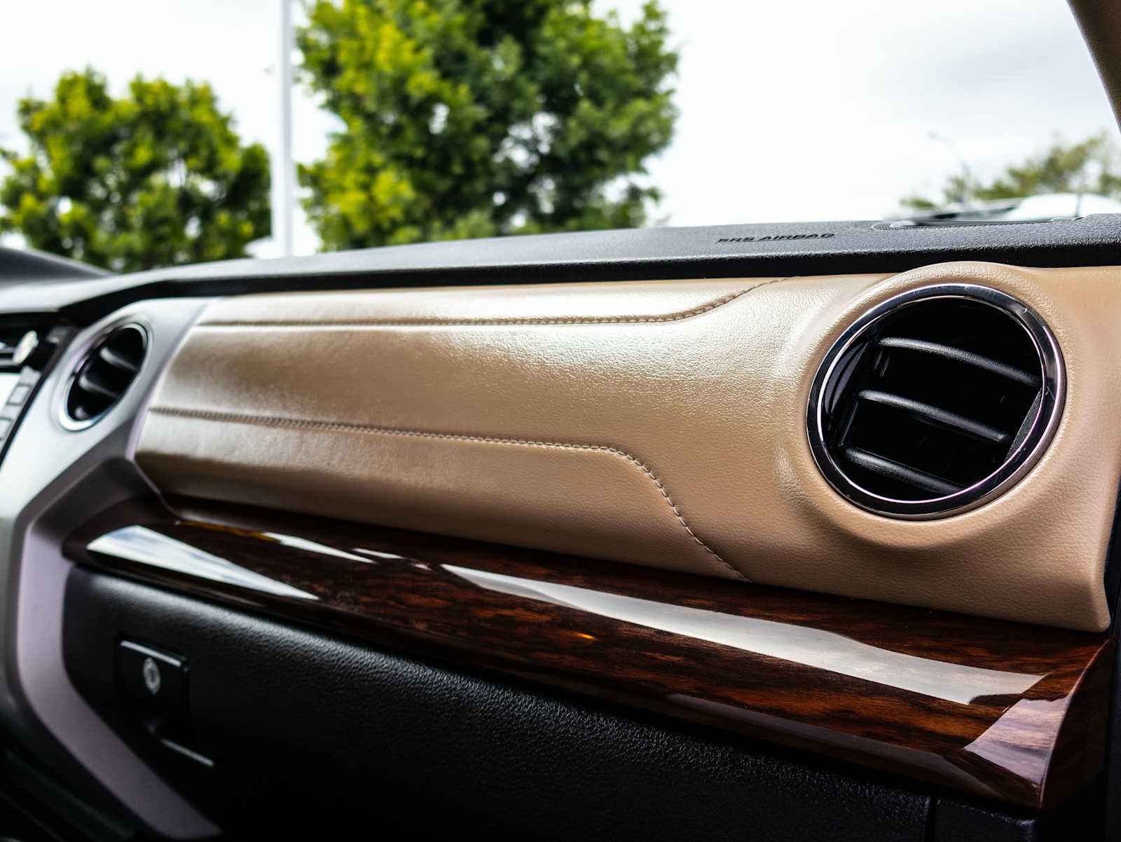 Used 2016 Toyota Tundra Limited w/ Limited Premium Package AWD/4WD image 27