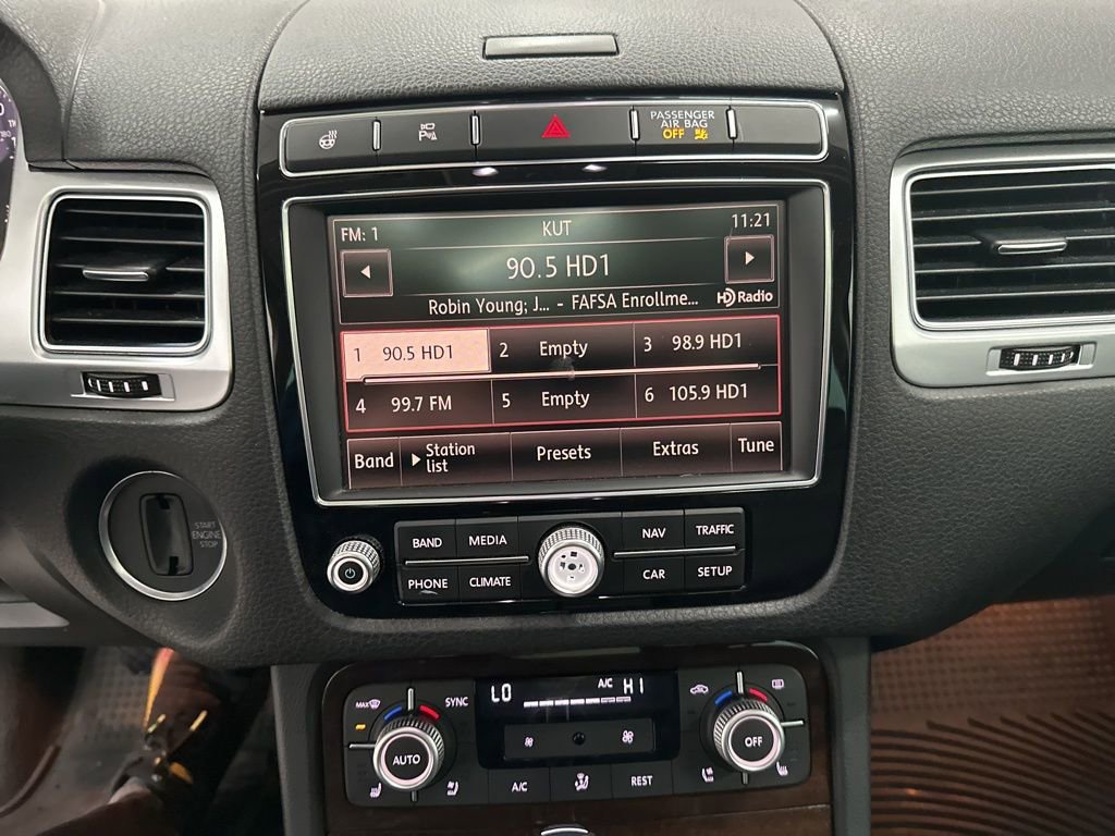 Used 2016 Volkswagen Touareg TDI image 15