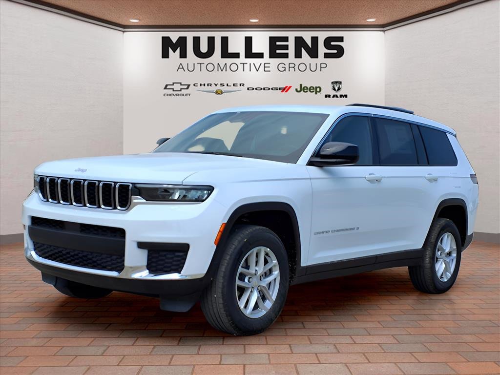 New 2025 Jeep Grand Cherokee L Laredo image 1