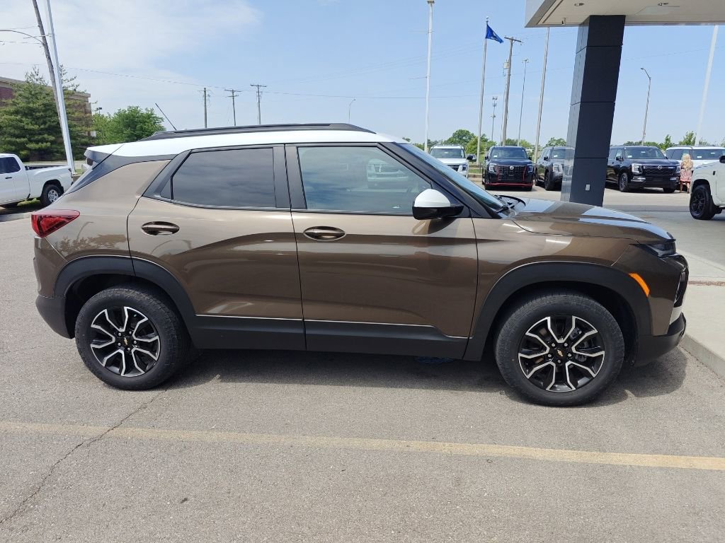 Used 2022 Chevrolet TrailBlazer ACTIV w/ Sun and Liftgate Package AWD/4WD image 3