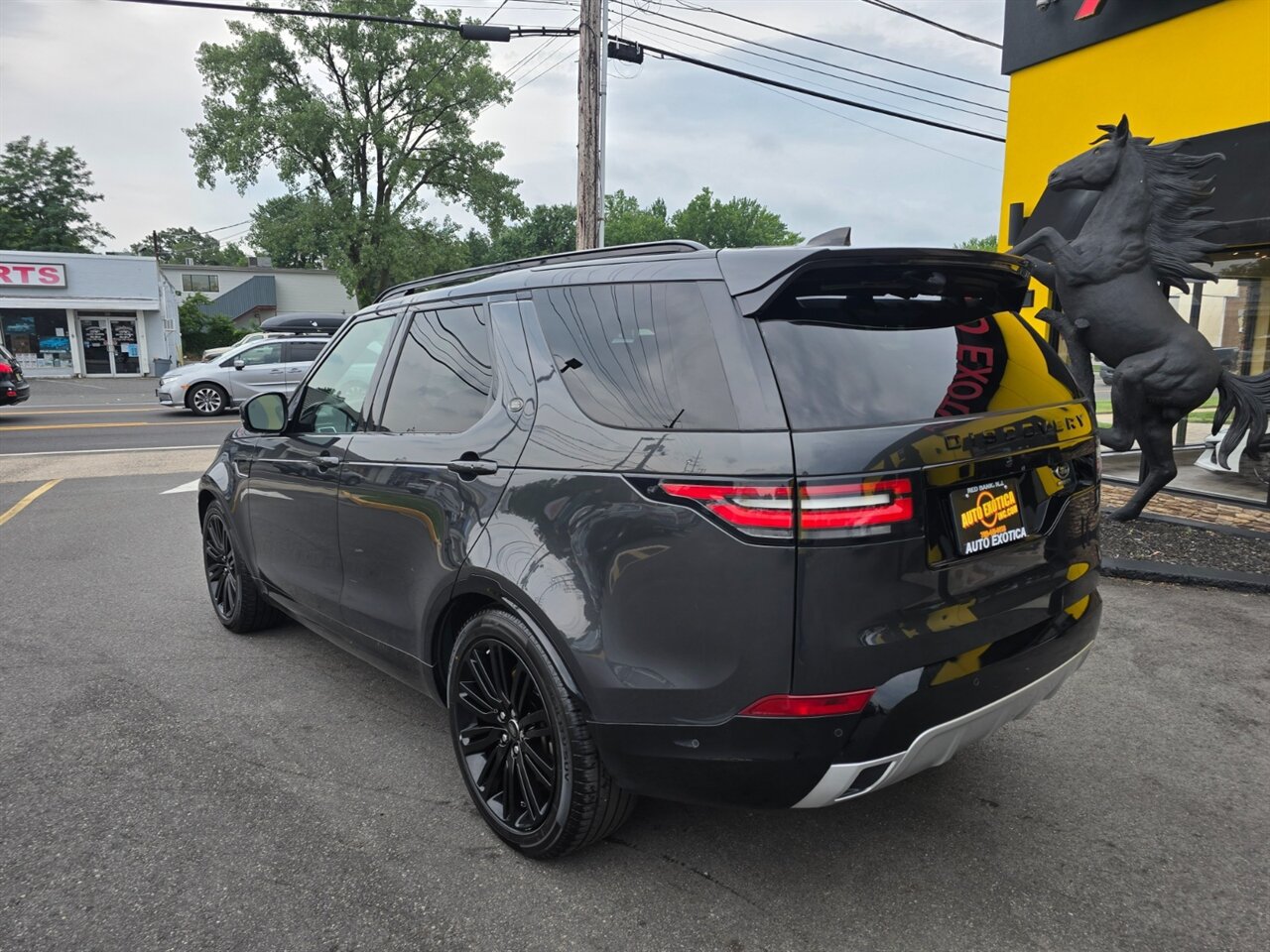 Used 2019 Land Rover Discovery HSE AWD/4WD image 2