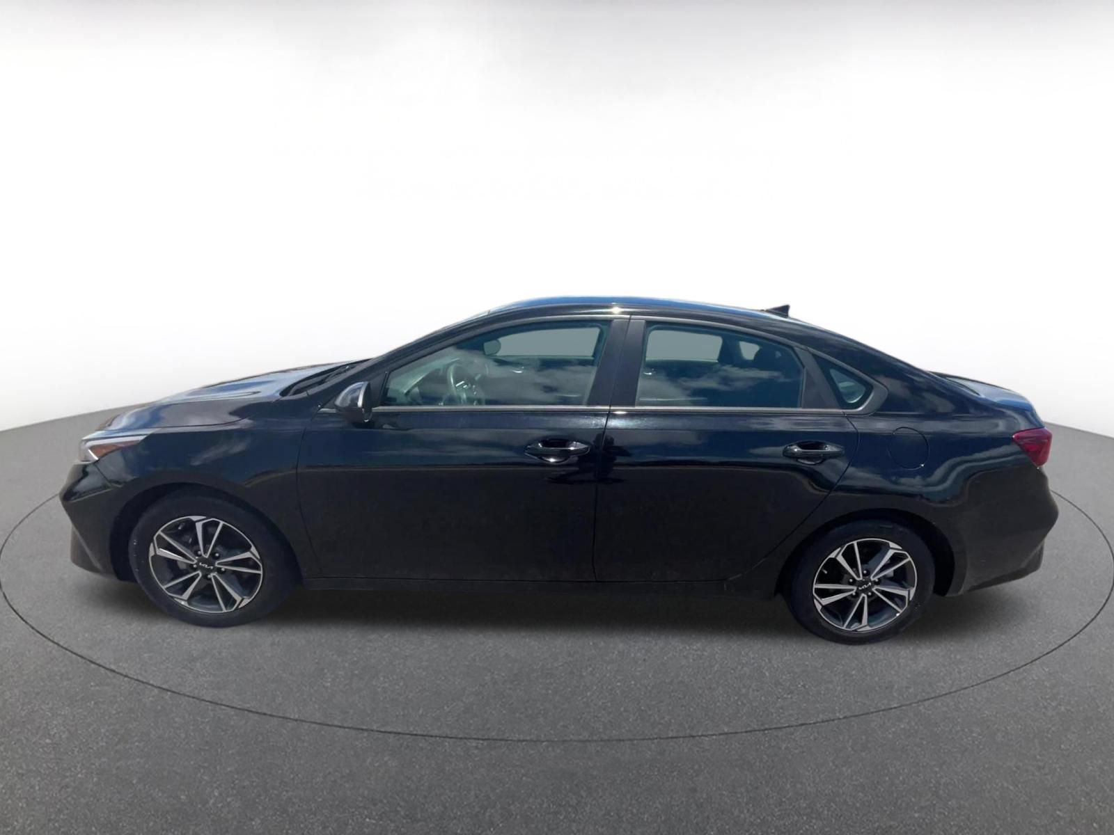 Used 2024 Kia Forte LXS FWD image 8