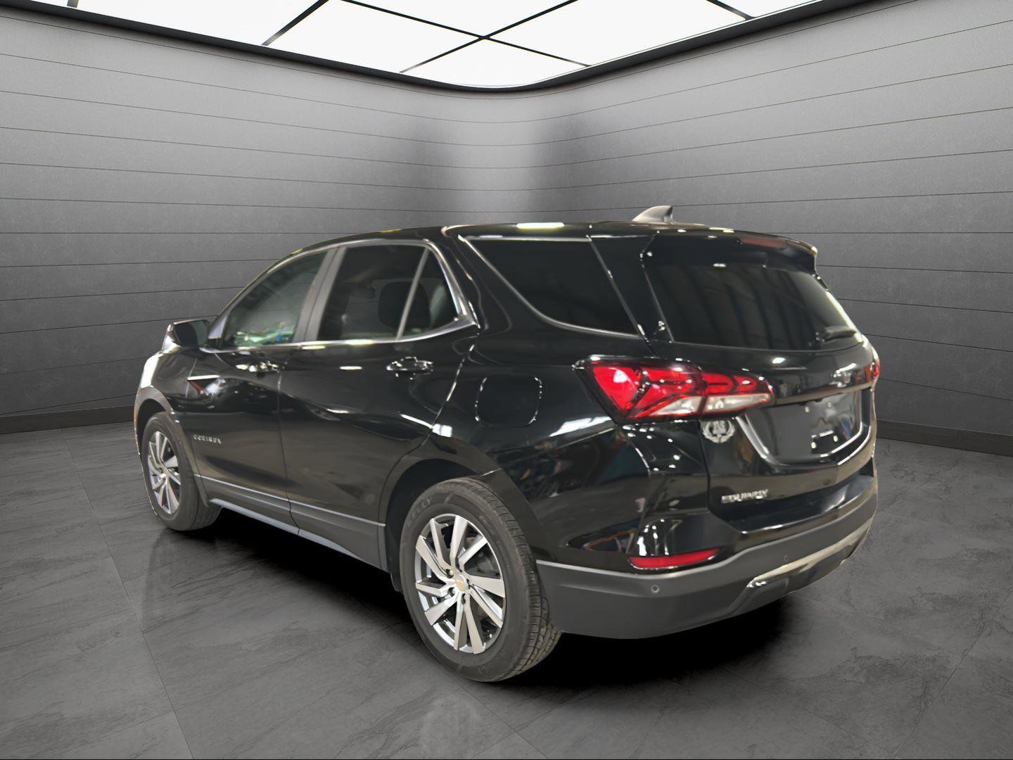 Used 2023 Chevrolet Equinox LT image 3