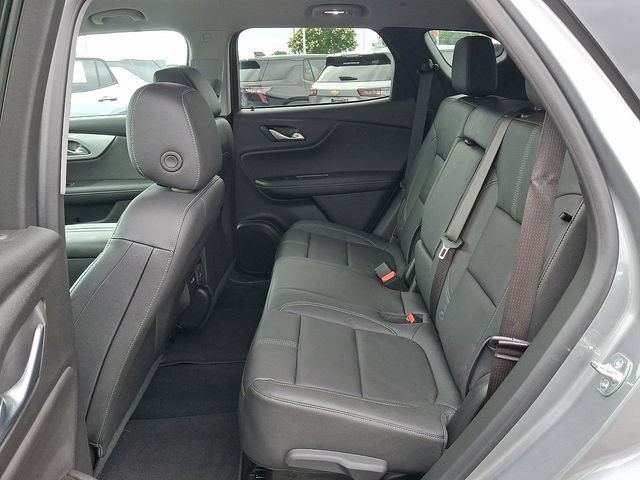 Used 2025 Chevrolet Blazer LT w/ Sound & Technology Package FWD image 8