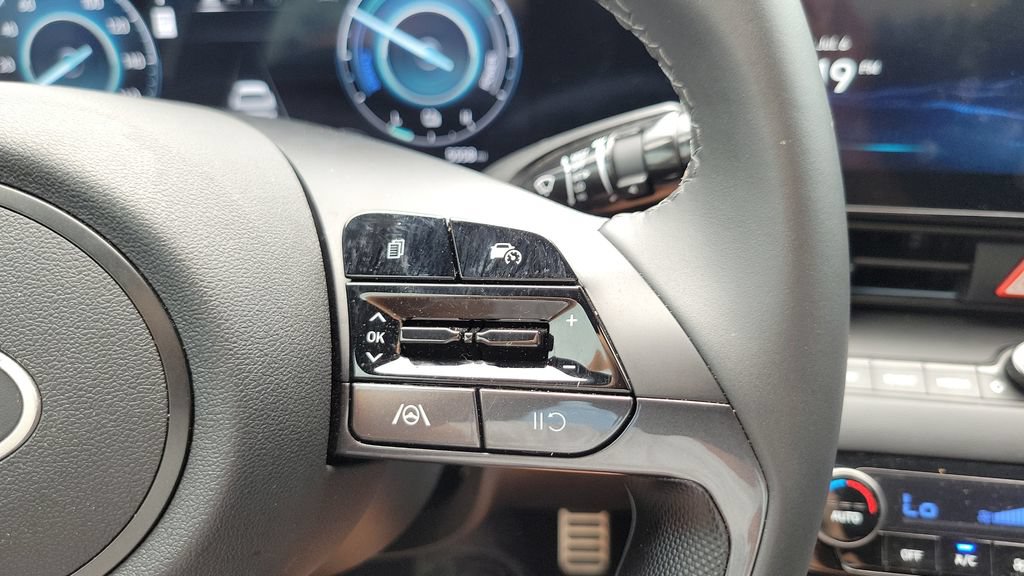 Certified 2025 Hyundai Elantra SEL FWD image 21