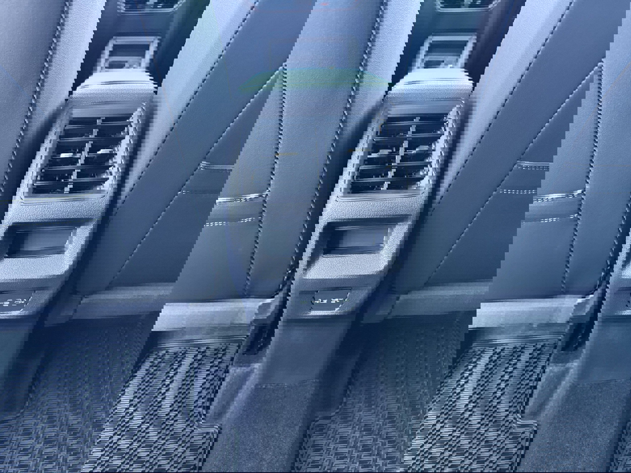 New 2025 Volkswagen Tiguan SE image 23